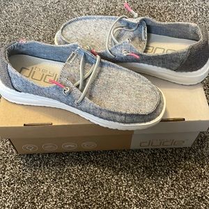 Wendy confetti black hey dudes. Used 1 but couldn’t tell.